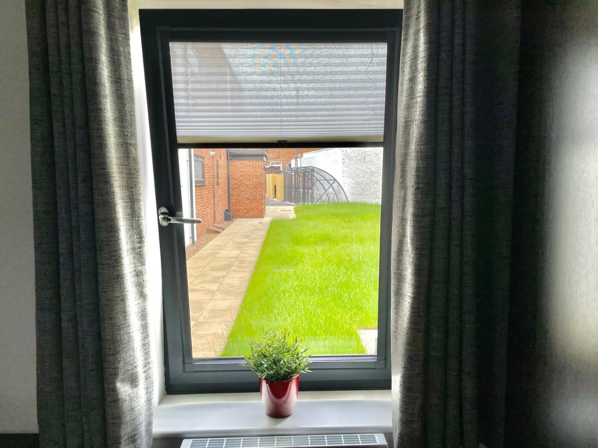 Garden View - 2 Bedroom Bungalow York Exterior photo