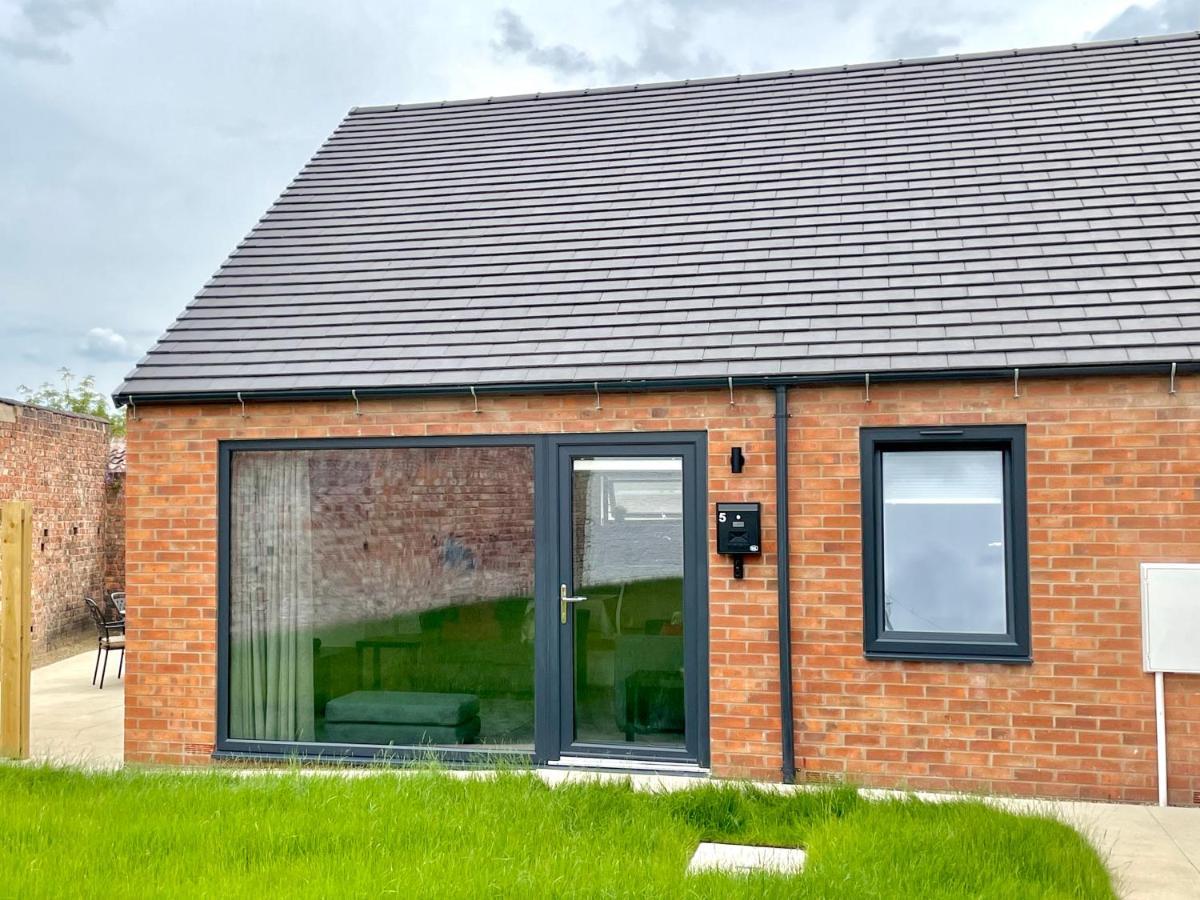 Garden View - 2 Bedroom Bungalow York Exterior photo